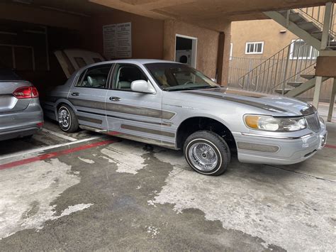 2001 Lincoln Town Car for Sale in San Diego, CA - OfferUp