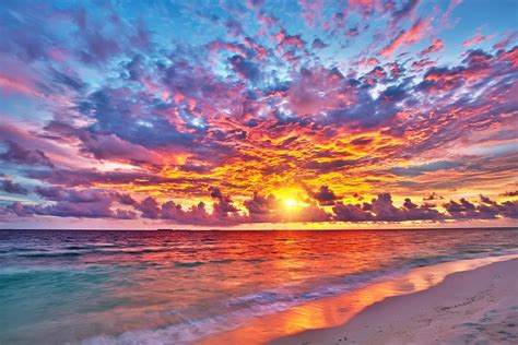 Colorful sunset over ocean in Maldives | Sunset painting, Pretty ...