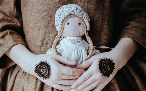 Download wallpaper 1920x1200 hands, doll, art, eyes, dress widescreen ...