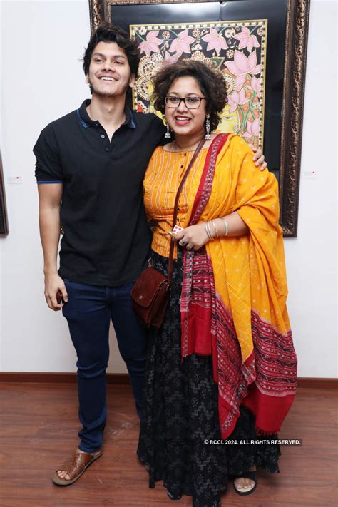 AK Viswanathan attends Tejasmi Das' Tanjore painting expo in Chennai ...