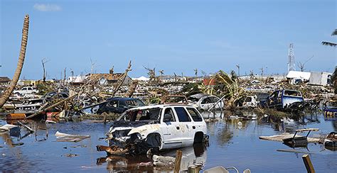 Hurricane Model Tracks 的图像结果