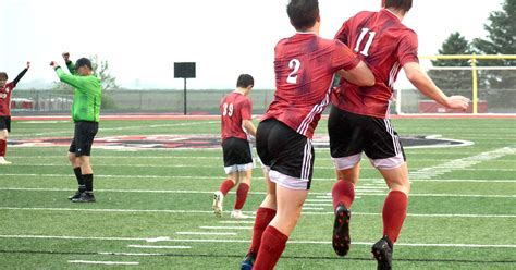 Creston slides past Boone in first round substate game – Creston News