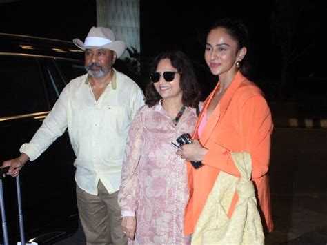 रकुल प्रीत सिंह अपने परिवार के साथ गोवा के लिए रवाना हुईं