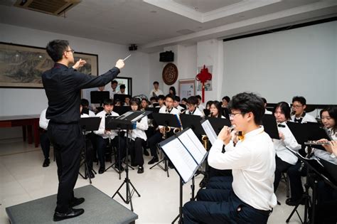 上海市浦东外事服务学校管乐团