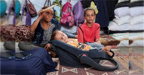 Gaza | যুদ্ধের মাঝেই থাবা পোলিও ভাইরাসের! শিশুদের টিকাকরণের জন্য গাজায় ...