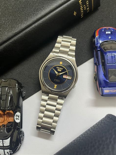 Seiko 5 Blue Gradient Dial (Pre Owned) – Watchtopia