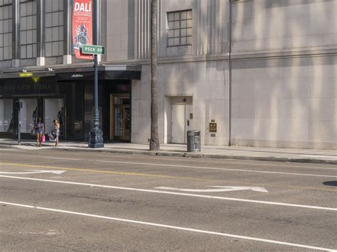 Storefront Building 的图像结果