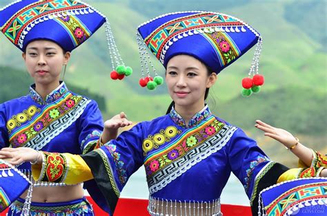 广西90后妹子穿上民族服饰，拍出系列时尚大片-桂林生活网新闻中心