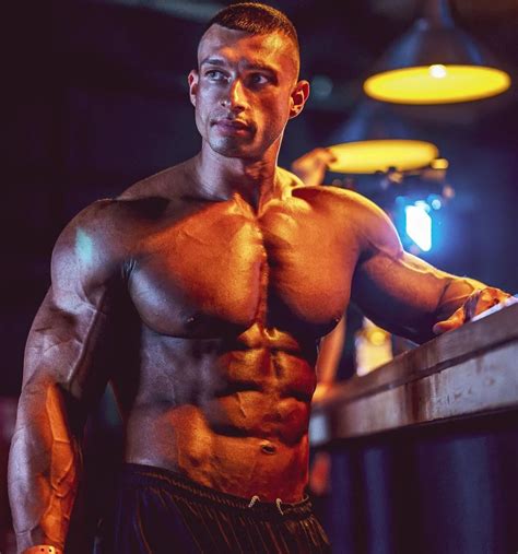 Musclepigs — growmemassive: keepemgrowing2: “So big,...