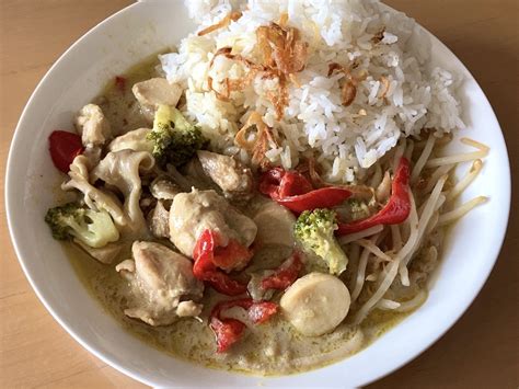 Daily, Easy, Tasty: ロイタイ グリーンカレー Roi Thai Green Curry Soup 🍛🇹🇭