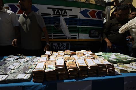 Nepal Police thwarts foreign currency smuggling attempt to China, confiscate thousands of USD, Euro