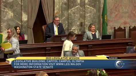 Senate in Session 的图像结果