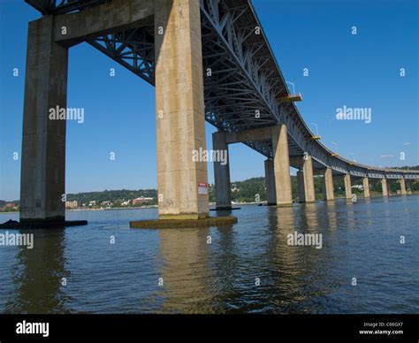 Tappan Zee Bridge over the Hudson river Stock Photo - Alamy