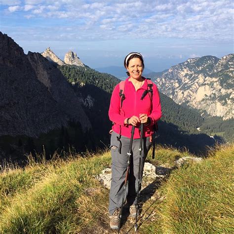 Hiking clothes for women - what to wear for comfort and style | Heather ...