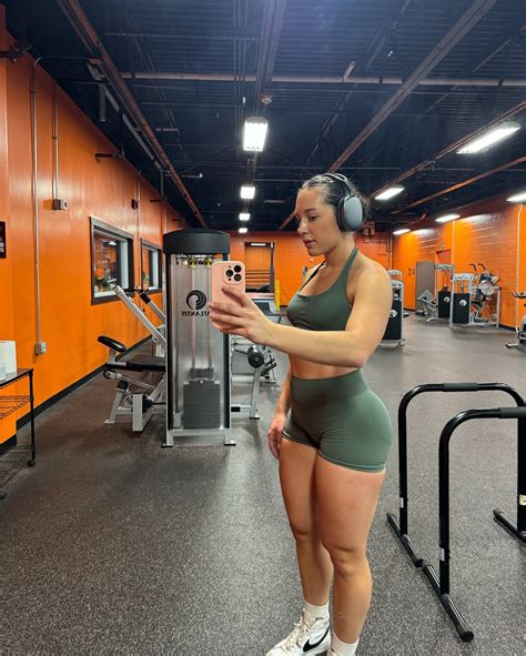 britt 👼 | you want a dumppppp truckkkk???? start training till failureeeee • • • • • • • #gym # ...