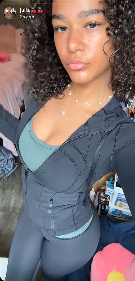 Julia’s sexy gym outfits : r/sexygirlslk