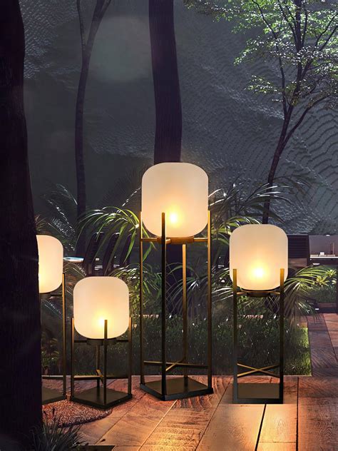Lantern Solar Outdoor Floor Lamp – Vakkerlight