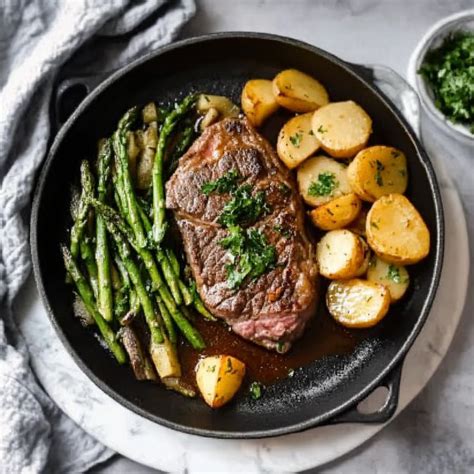 Skillet Steak with Asparagus and Potatoes