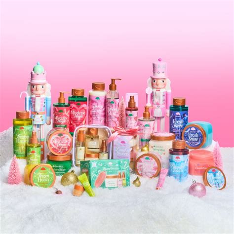 Tree Huts Sugarplum Skate Social at Domino Park, New York on 7th ...