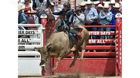 Bull riding contestant at Pendleton Round-Up dies in I-84 wreck ...