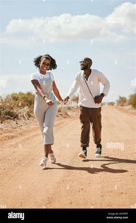 Black People Walking Together 的图像结果