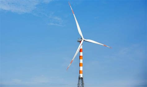 Suzlon FY25 PAT soars 214% YoY to Rs.2,072 cr; Q4 profit jumps 365% to ...