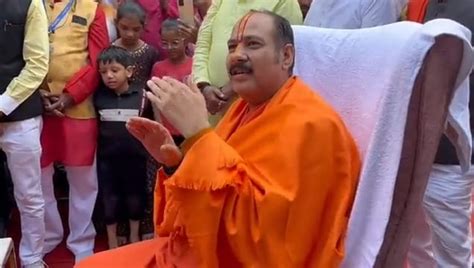 मतान्तरण पर अन्तराष्ट्रीय कथावाचाक का यह बयान- ऐसे लोगों को बताया ...