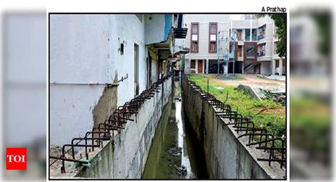 Canal in Villivakkam turns sewage carrier, raises stink | Chennai News ...