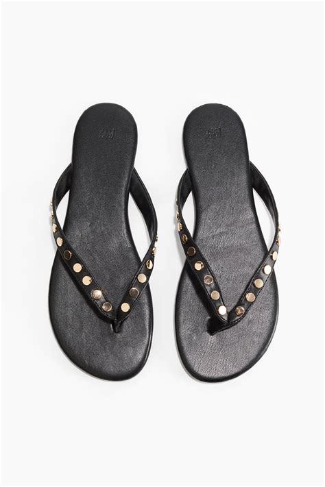 Women's Black Studded flip-flops | H&M GB
