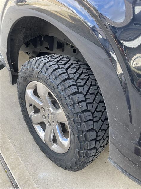 275 60R20 Tire
