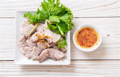 Boiled fish dip with sauce | Premium Photo