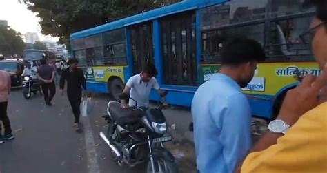 Pune VIDEO: PMPML Bus Brake Failure On Slope At Chandani Chowk Hits ...