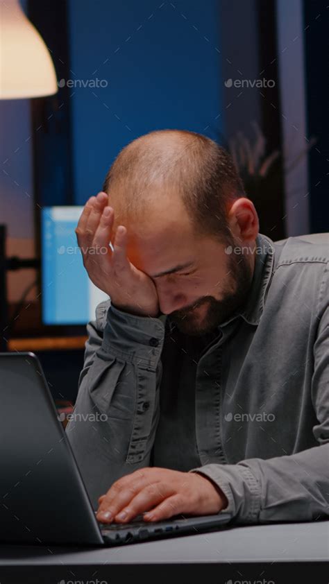 Overworked Face 的图像结果