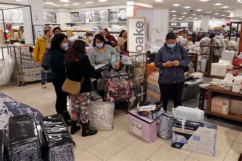 Inflation squeezes holiday budgets for low-income shoppers - syracuse.com