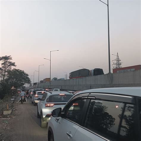 Long queue Traffic jams on the Vapi highway left drivers frustrated ...