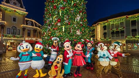 Disneyland rolls out Christmas magic for 2023 holiday season | FOX 11 ...