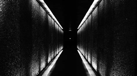 Download wallpaper 1366x768 tunnel, building, bw, perspective tablet ...