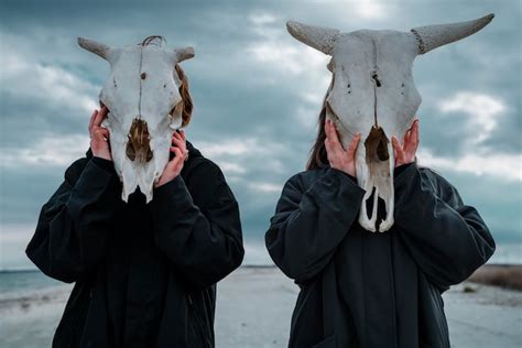 People Standing Viewing 的图像结果