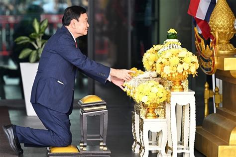 一周前被判8年监禁，现减为一年！泰国前总理他信获国王特赦！泰国新总理是他支持者……_腾讯新闻