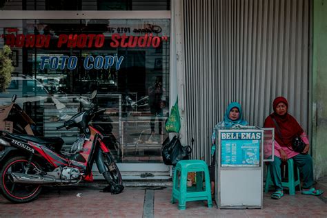 Stock People Walking 的图像结果