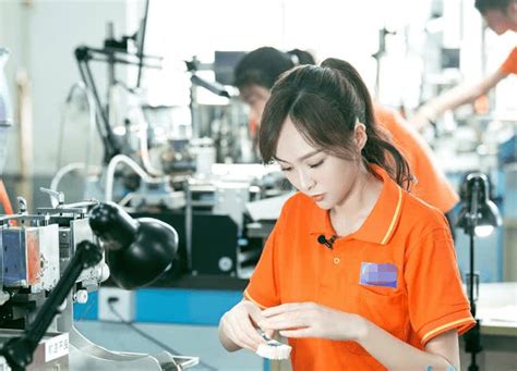 苏州电子厂女工工资单晒出 网友：这是加班之后的工资吗，太少了-搜狐大视野-搜狐新闻