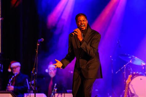 Landau returns "Home for the Holidays" with Logan stop | News ...