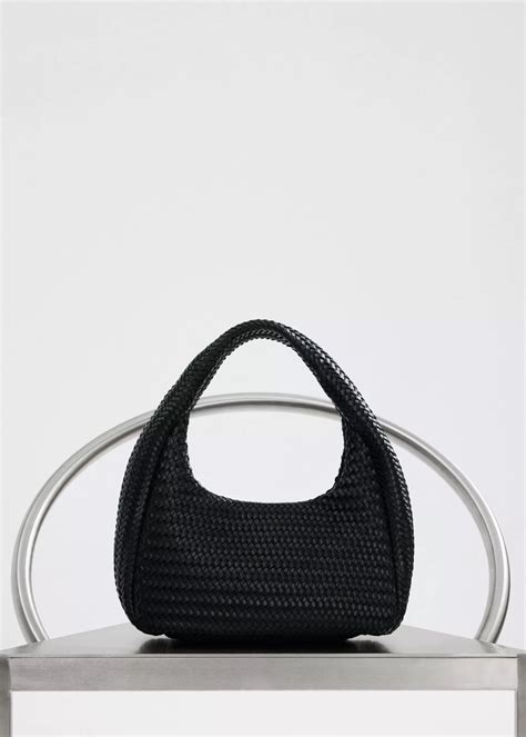 Tas tangan wanita 2026 | MANGO Indonesia