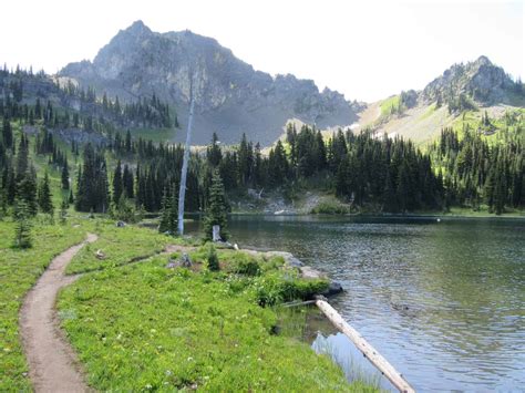 Hike to the Crystal Lakes | Visit Rainier