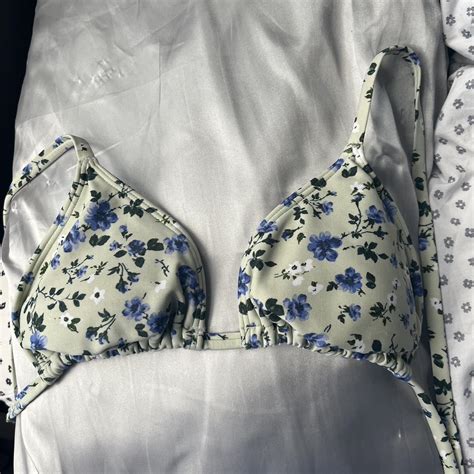 Abercrombie and Fitch medium bathing suit top - Depop