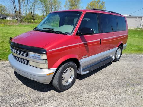 2000 Chevrolet Astro Van at Indy 2022 as J23 - Mecum Auctions
