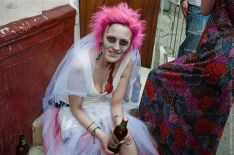 Zombie Ukraine Bride 的图像结果