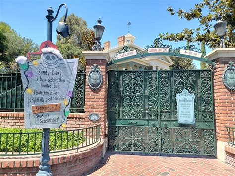 Disneyland Christmas Haunted Mansion