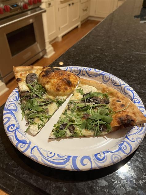 Calories in a slice of this pizza? - Dining and Cooking