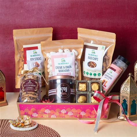 Gratifying Chocolate, Cookie, Snacks Gift Hamper – thegreenfuels.com